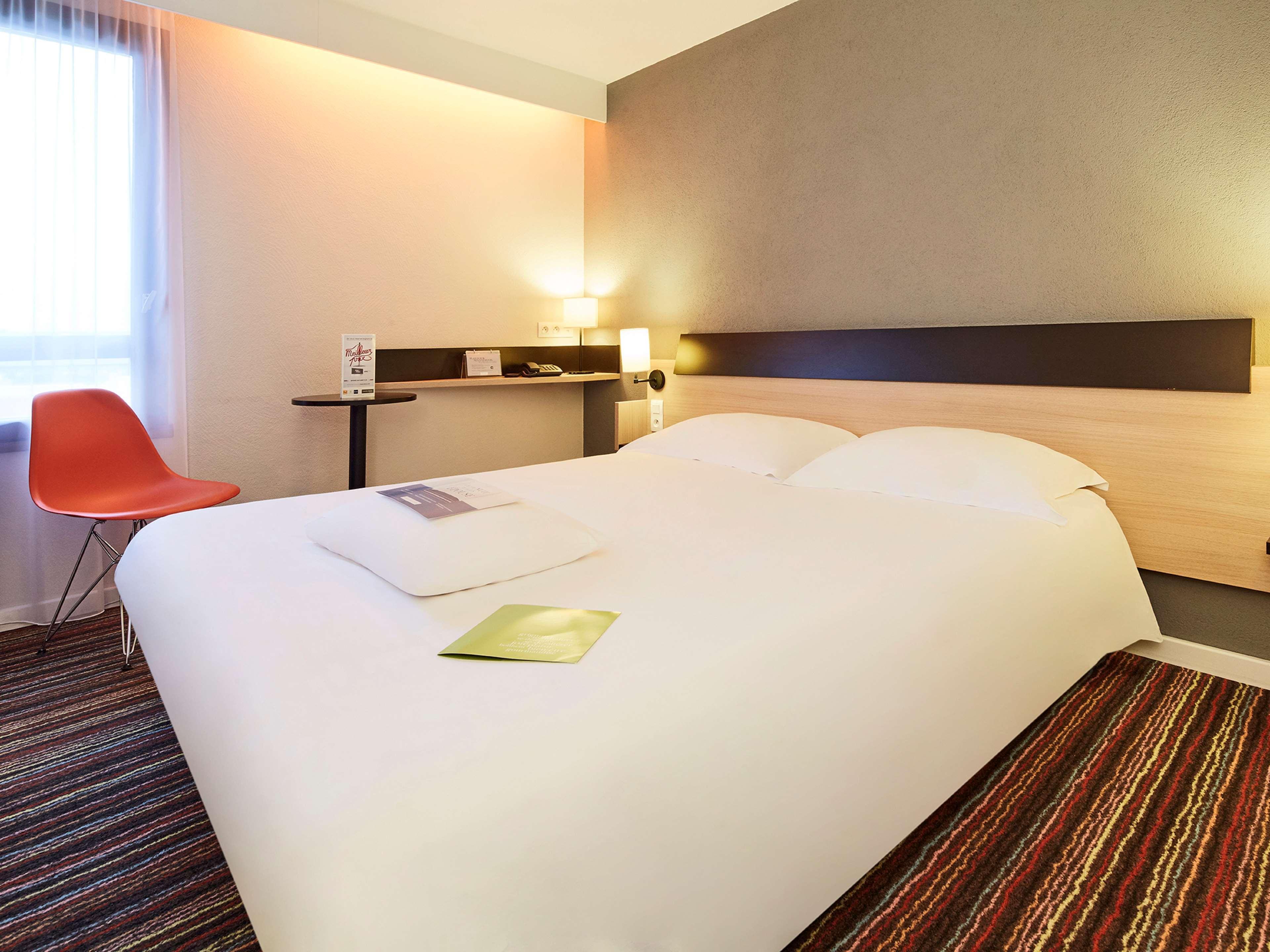 Kyriad Tours Sud - Chambray Les Tours Exterior foto