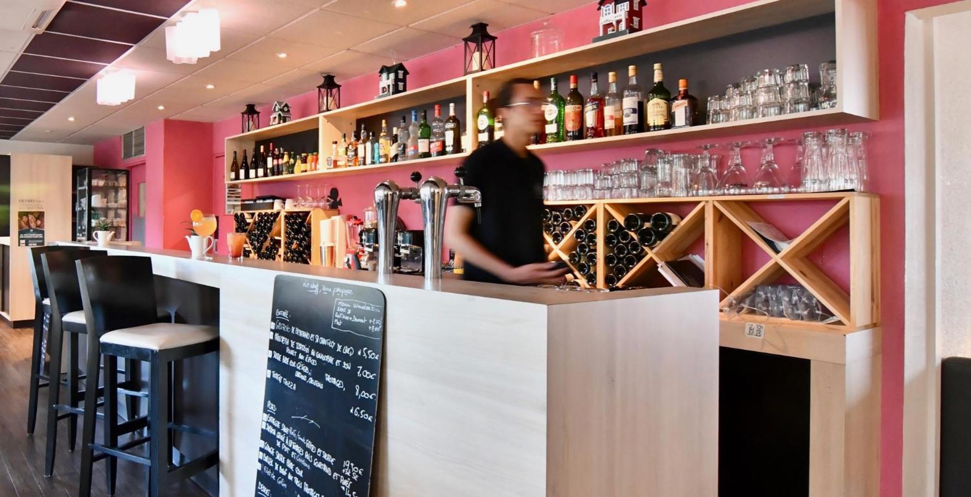 Kyriad Tours Sud - Chambray Les Tours Exterior foto